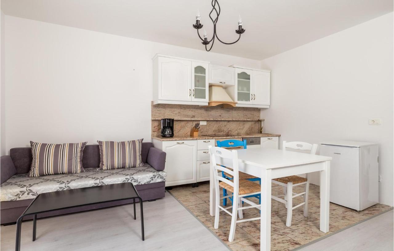 1 Bedroom Gorgeous Apartment In Moscenicka Draga Exterior foto