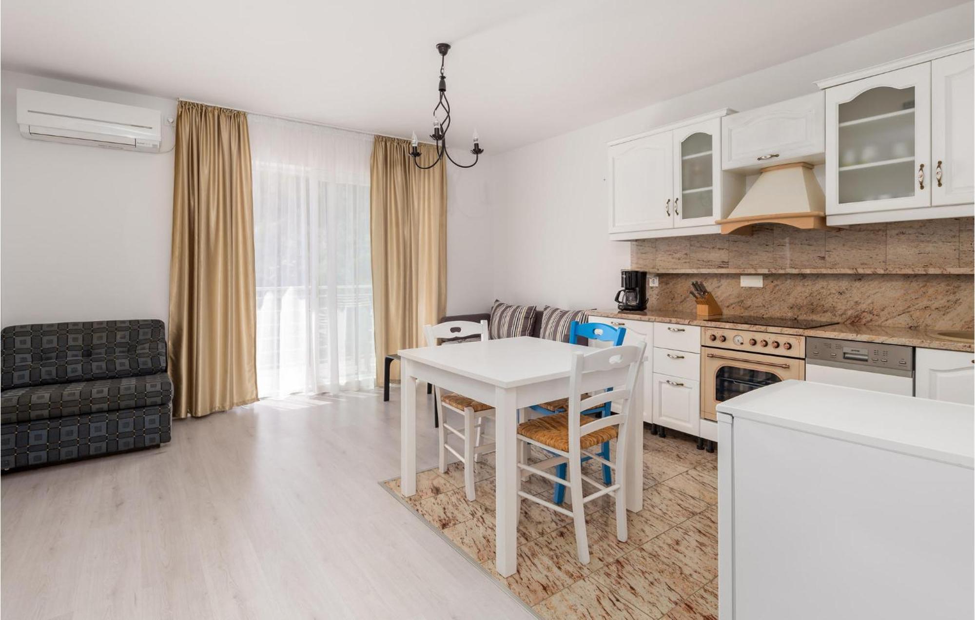 1 Bedroom Gorgeous Apartment In Moscenicka Draga Exterior foto